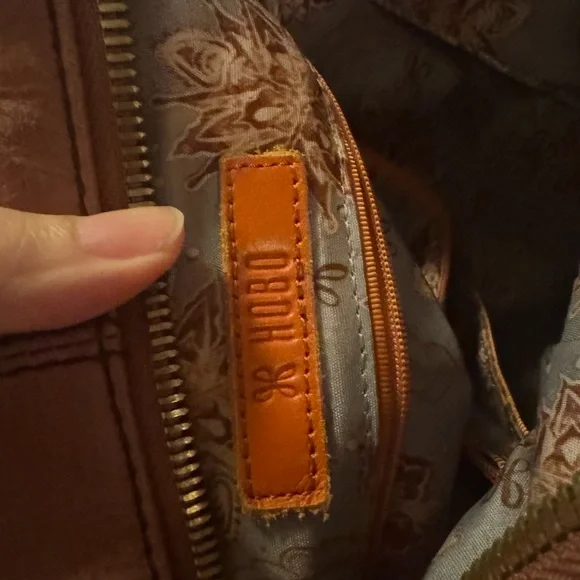 Hobo International Women’s Large Sheila Satchel Bag - Picture 6 of 12